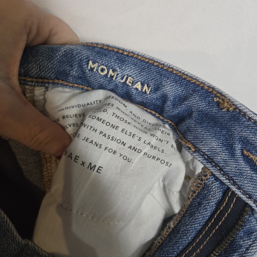 Size 2s American Eagle Distressed Mom Jeans Fall Casual Streetwear High Rise - Picture 3 of 5